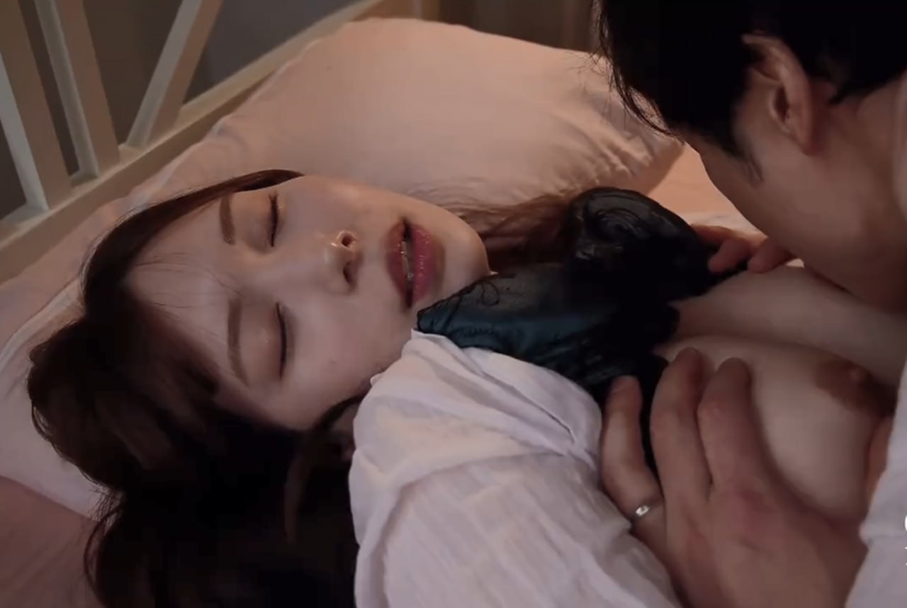 小草精品视频,メイリン モデルコレクション メ,观看免费无删减完整版